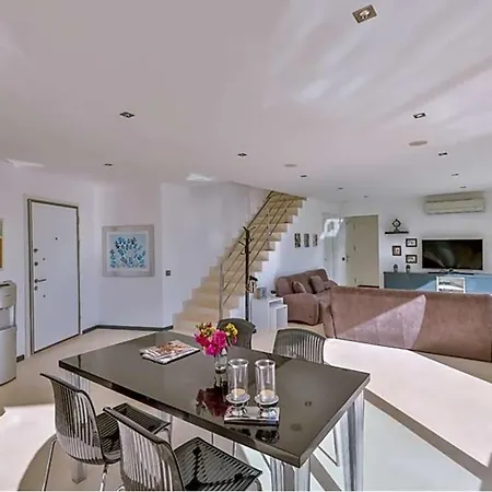 Sleeps 8 With Pool Air Con And Wifi Villa *