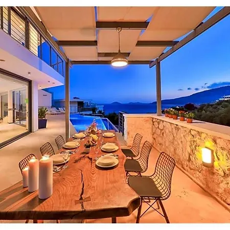 Sleeps 8 With Pool Air Con And Wifi