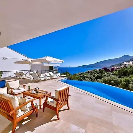 Villa Sleeps 8 With Pool Air Con And Wifi *