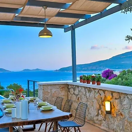 Sleeps 8 With Pool Air Con And Wifi Villa