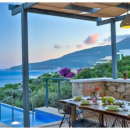 Sleeps 8 With Pool Air Con And Wifi