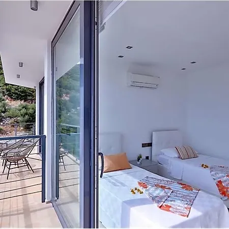 Sleeps 8 With Pool Air Con And Wifi Villa