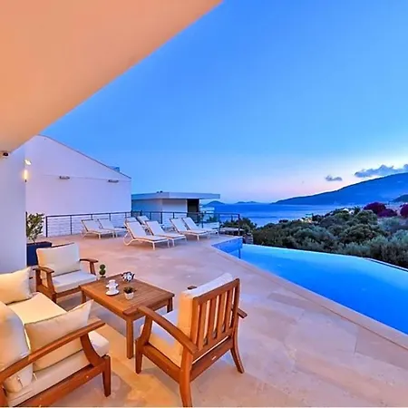Villa Sleeps 8 With Pool Air Con And Wifi *