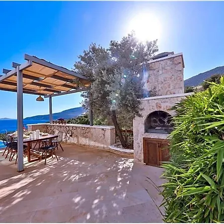 Villa Sleeps 8 With Pool Air Con And Wifi *