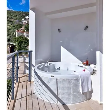 Sleeps 8 With Pool Air Con And Wifi Villa