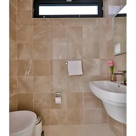 Sleeps 8 With Pool Air Con And Wifi Villa *