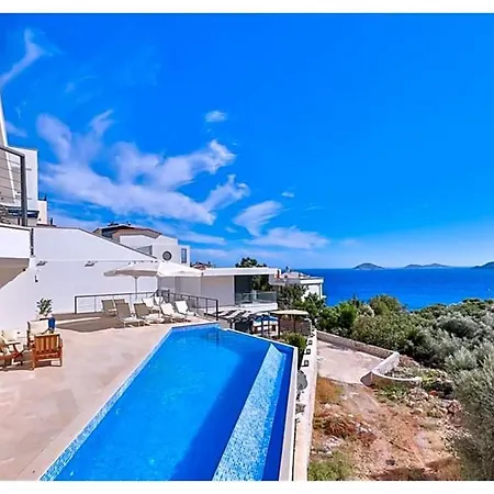 Sleeps 8 With Pool Air Con And Wifi