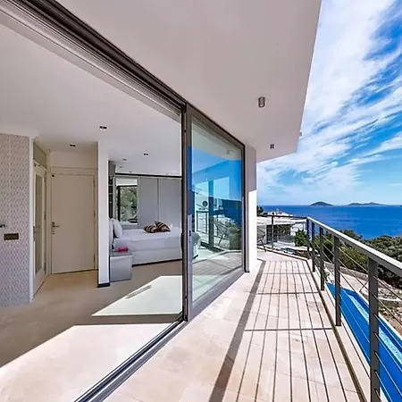 Villa Sleeps 8 With Pool Air Con And Wifi *