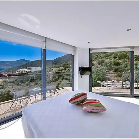 Sleeps 8 With Pool Air Con And Wifi Villa