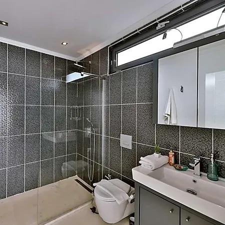 Sleeps 8 With Pool Air Con And Wifi *
