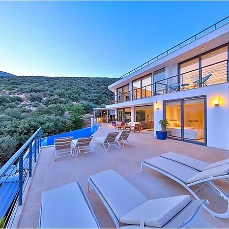 Sleeps 8 With Pool Air Con And Wifi *